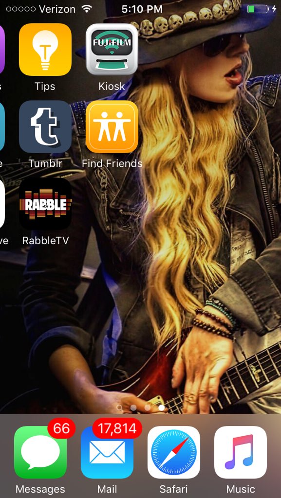 linellgibson's tweet photo. Happy birthday to my favorite female guitarist!! 🎸🎶💕💖 @orianthi #QueenofShred #Queen #Favorite #Idol #TheBest 🎸💕🎶 https://t.co/P009k3oSXg