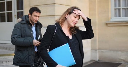lotildechp's tweet photo. « Revenge porn »,AirBnb..les mesures de la #LoiNumérique votées à l’Assemblée https://t.co/W5UcYYUeaF via @lemondefr https://t.co/0YT3hVLMJp