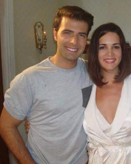 eddfb506e884466's tweet photo. #3AñosPasionProhibida
Dime como no perderme en tu mirada como hacerle caso ala razón x siempre apasionados forever😢 https://t.co/wXg3cim7IW