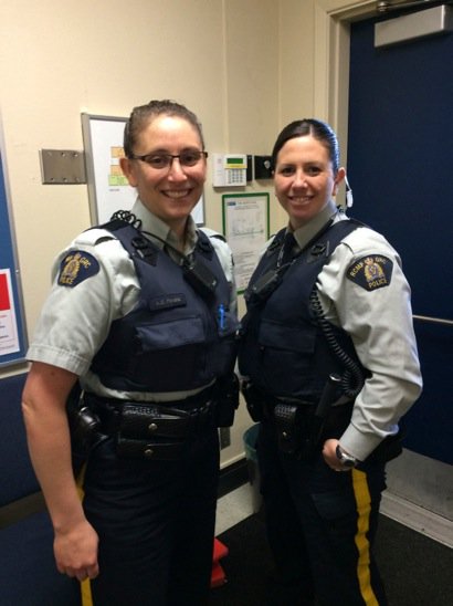 blundellelem's tweet photo. Constable A. Peralta and Constable T.-L. Walker visit Blundell.  Constable Peralta is our School Liaison Officer. https://t.co/sDc0HTUOLl