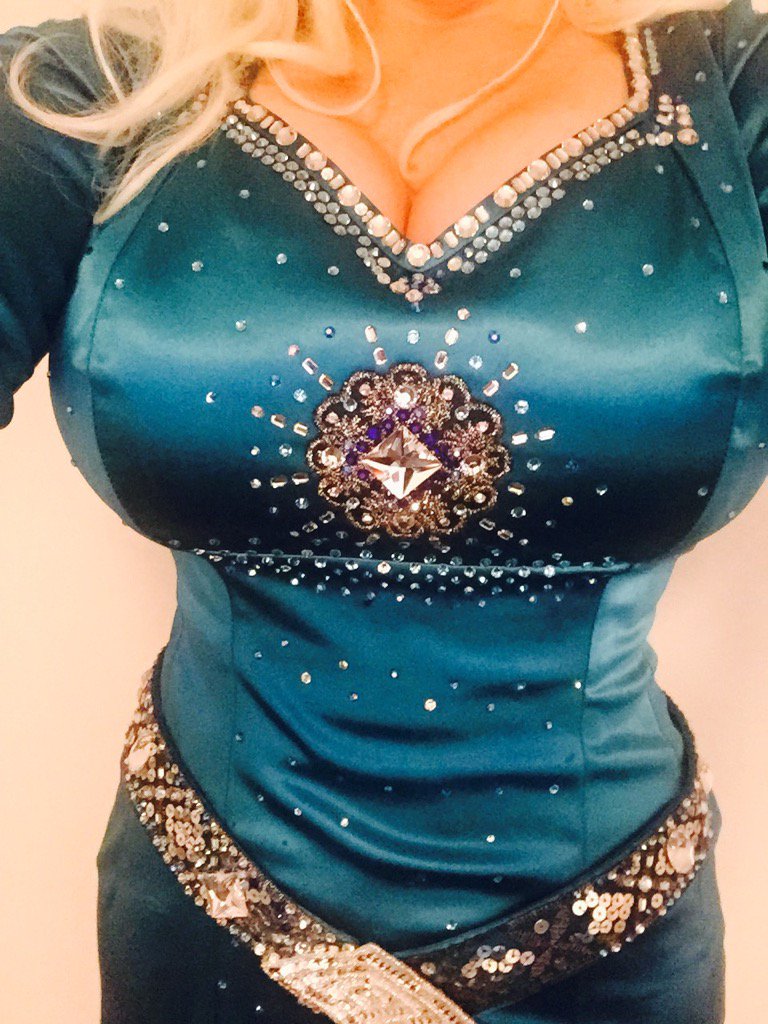 TheDollyShow's tweet photo. Do my boobs look big in this? #bighonk #DollyParton #Dolly4ever https://t.co/BidCBCXhdM
