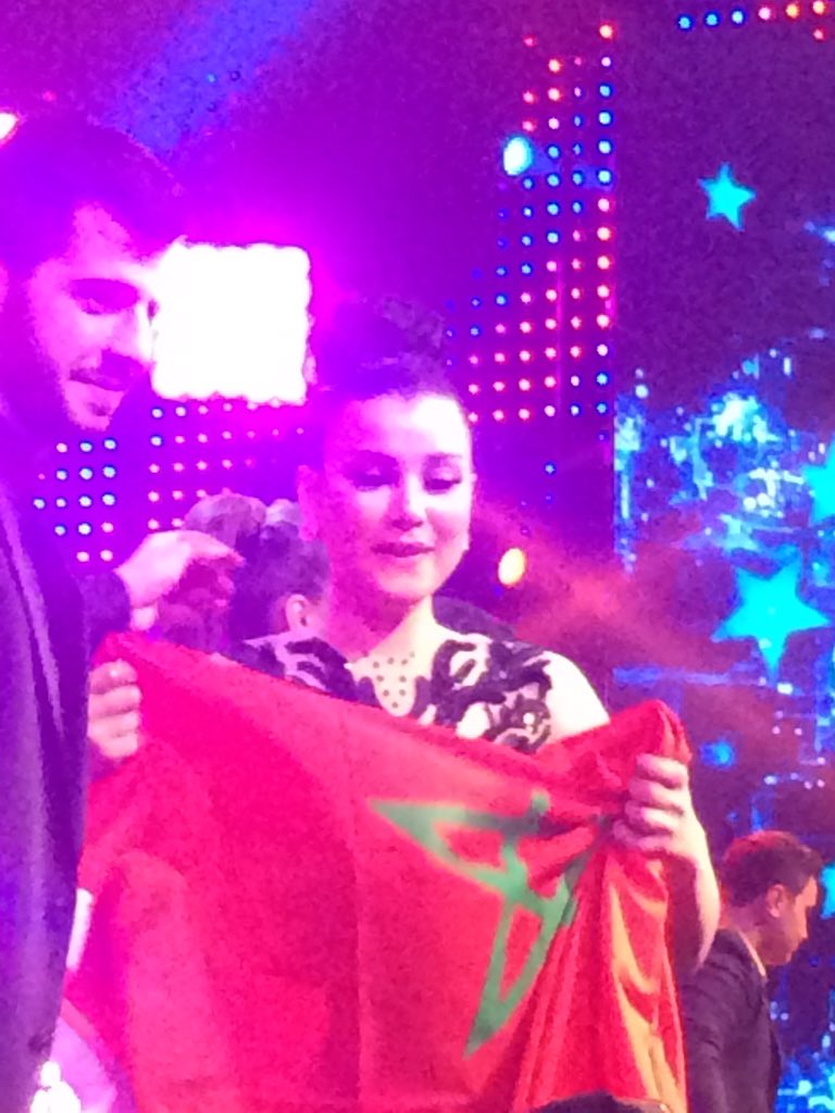 ali_rifai94's tweet photo. @StaracArabia @HananeElKhader 
#حنان_الخضر و العلم #المغربي في مسرح #ستار_أكاديمي https://t.co/zHaiKY8NM4