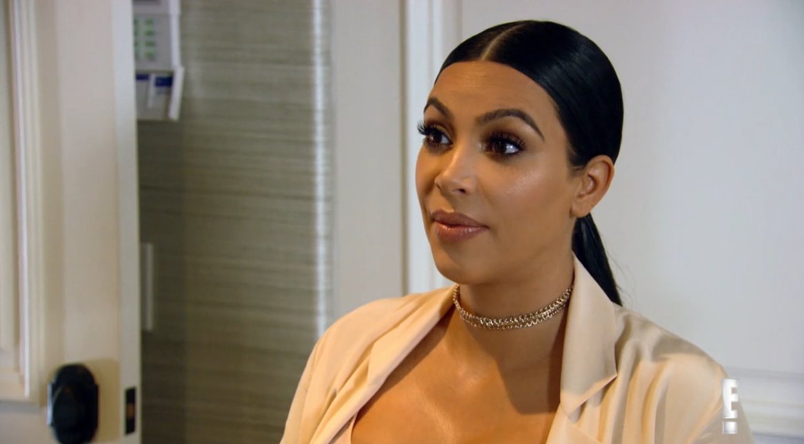 kardskatchup's tweet photo. .@KimKardashian &amp; @KrisJenner just bet $1 million over WHAT?! See the #KUWTK clip: https://t.co/8qb7vB8Pwh https://t.co/wviDCi51R9