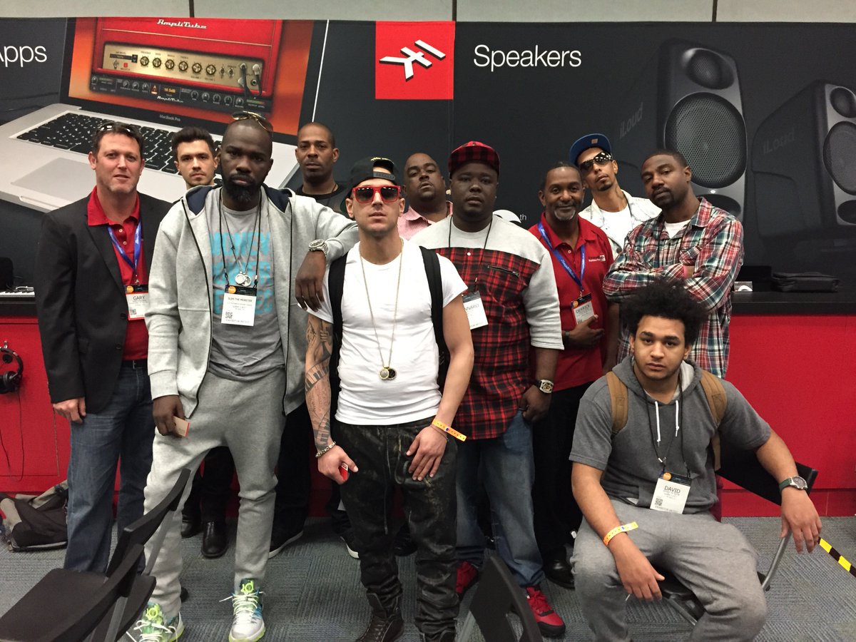 ikmultimedia's tweet photo. .@DjKlypso @slimthemobster @therealdjsilk and crew (IK &amp; theirs) at #NAMM2016 https://t.co/gZiAxnIamK