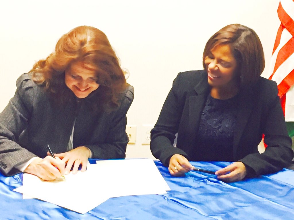 nrtracy's tweet photo. 01/21/16. Brazilian Worker Center Signs Historic New Alliance with Region One of OSHA. #osha #usdol #safety https://t.co/x7uDgq9BsP