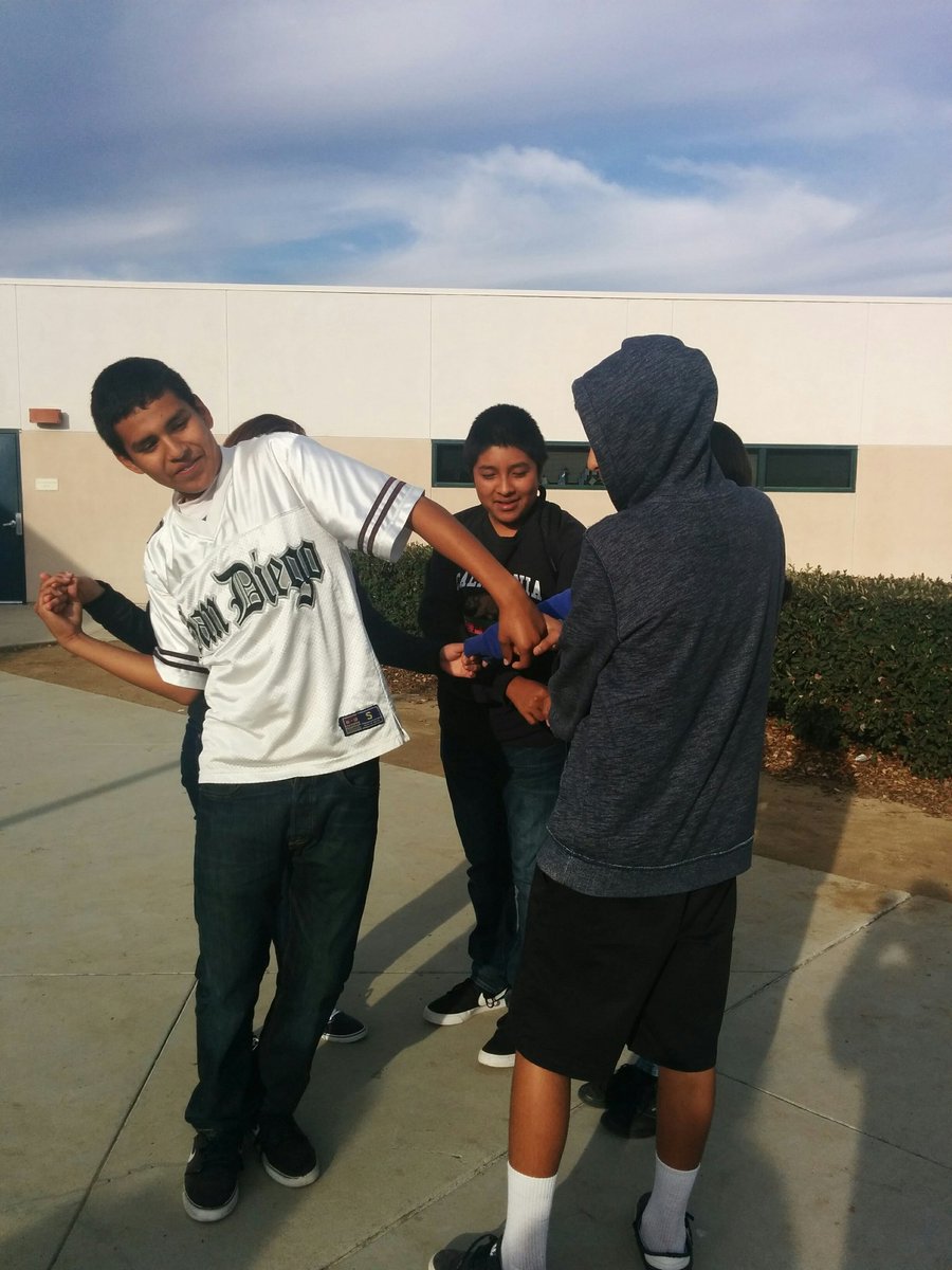 SherylAnnBA's tweet photo. Ss accepting challenges and taking risks. #HumanKnots #problem-solvingfun #rmmsfam https://t.co/XIbfgxF3oa