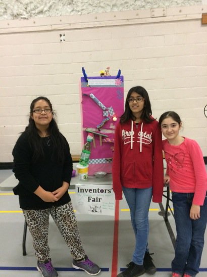 blundellelem's tweet photo. Young inventors using simple machines at Div. 3 and 4's Inventor's Fair! https://t.co/2kPfv6bniQ
