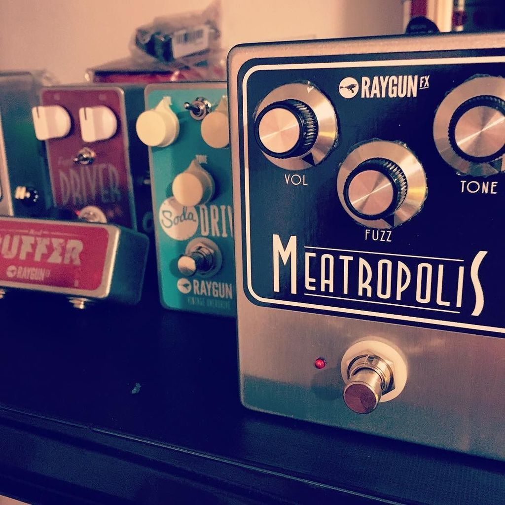 RaygunFX's tweet photo. A couple of today's builds ready to go out in the morning! #fuzz #sodadrive #fueldriver #Meatropolis
fuzzboxes⦠https://t.co/WAVMp6Rqa0