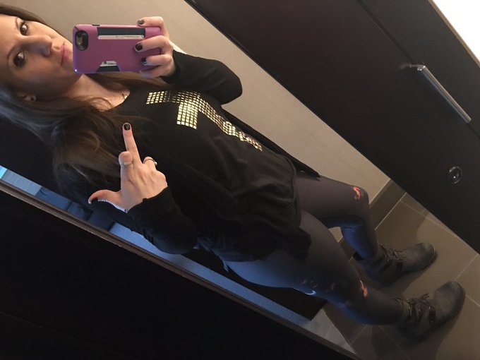 I come all the way out to Vegas to lounge in bed and keep it casual Friday. Oh and party. Can't forget<a href="/tag/pantyhosedomination"class="tags"><span>#pantyhosedomination</span></a>