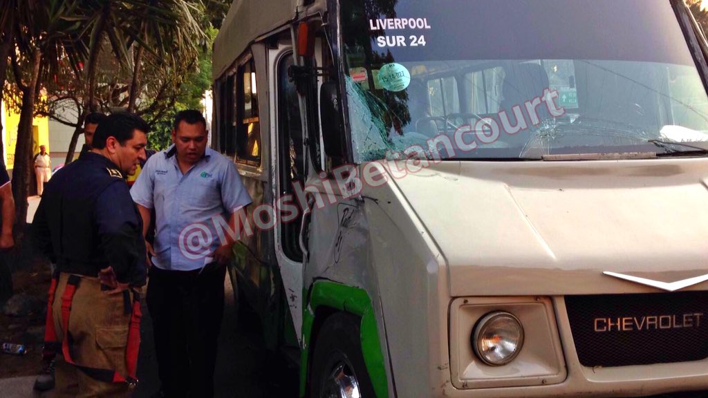 Accidentes en Metrobús dejan ocho lesionados - CZXabXqUMAA6Oos