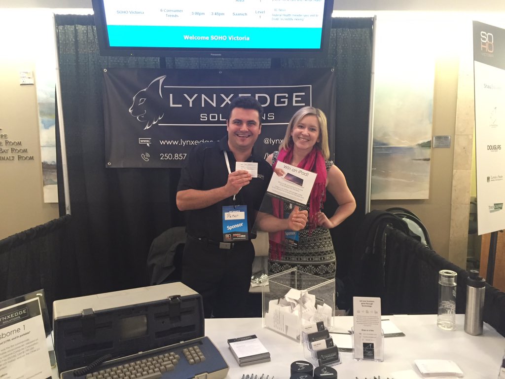 lynxedge's tweet image. Congrats to Lisa @scriptedstyles who won a brad new iPad Mini at out booth at #SOHOvic! #yyj
