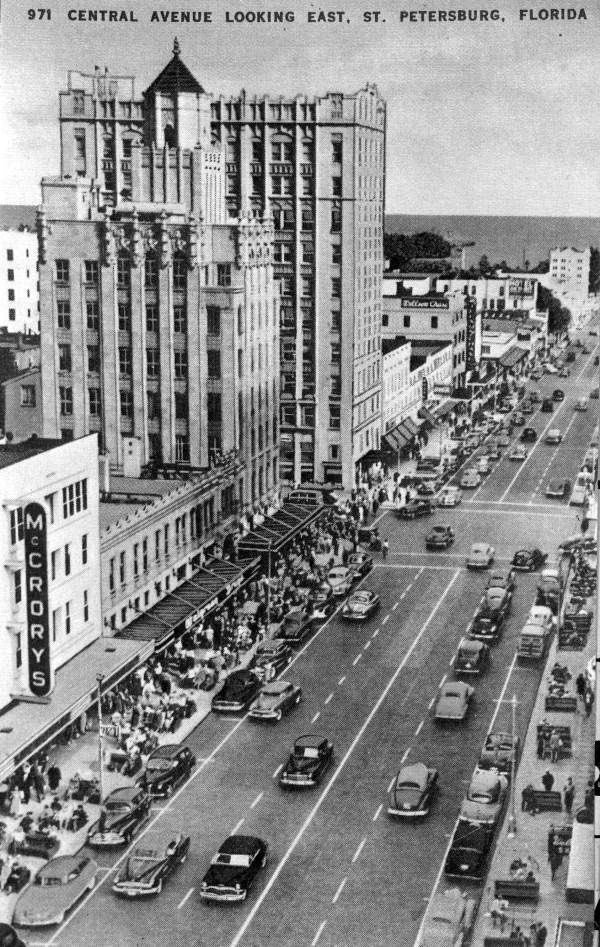 OldStPete's tweet photo. Central Avenue Looking East, 1940s https://t.co/NABSARd8P4