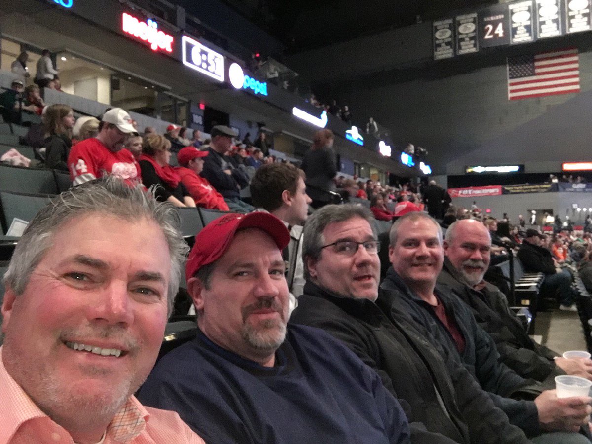 mallaryrose's tweet photo. My dad's here enjoying the game with his four brothers. Go Griffins!! #GoGRG https://t.co/Tx2EdrmoSr