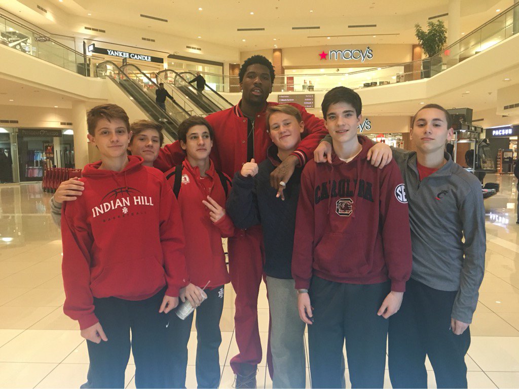zanderjohnston's tweet photo. Making new friends @JalenReynolds ! #XavierNation #Live https://t.co/yfhBGD6swP