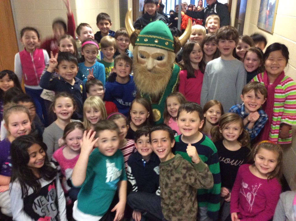 FremdVictor's tweet photo. @FremdVikings #FHSspirit #ReadAndConnect #FutureVikings https://t.co/KsWi75v0HK