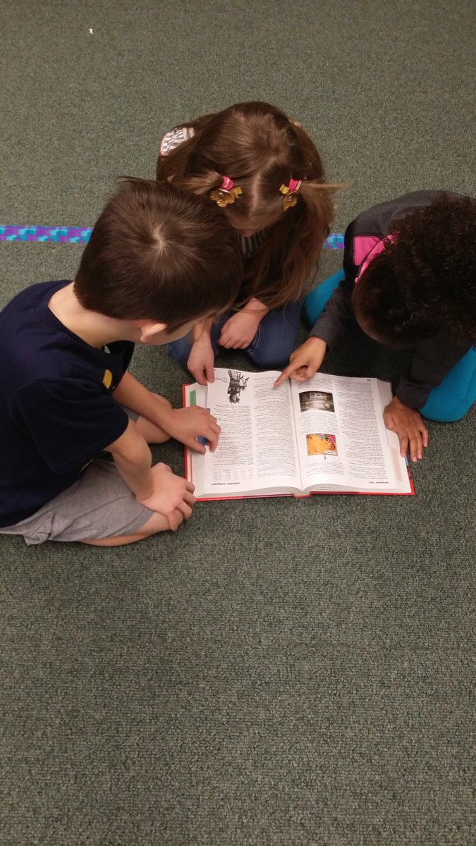 ladyjcreates's tweet photo. Learning how to use a dictionary for the first time. They were so excited! https://t.co/nQJbUrjUjK