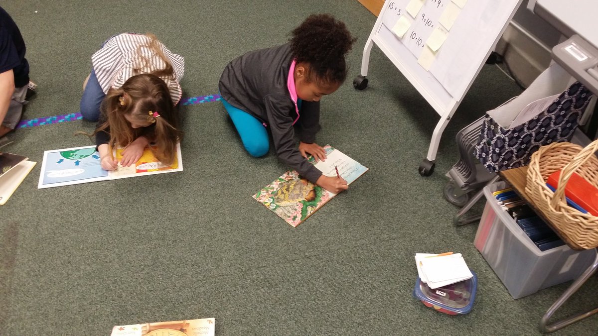 ladyjcreates's tweet photo. Learning how to record interesting facts from nonfiction texts. https://t.co/KltN4d56HG