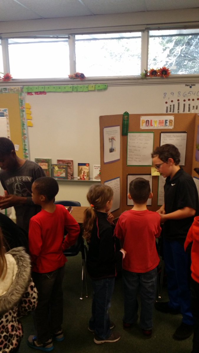 ladyjcreates's tweet photo. They're seeing what it'll be like to be a 5th grade scientist! https://t.co/UzGZTytZgO