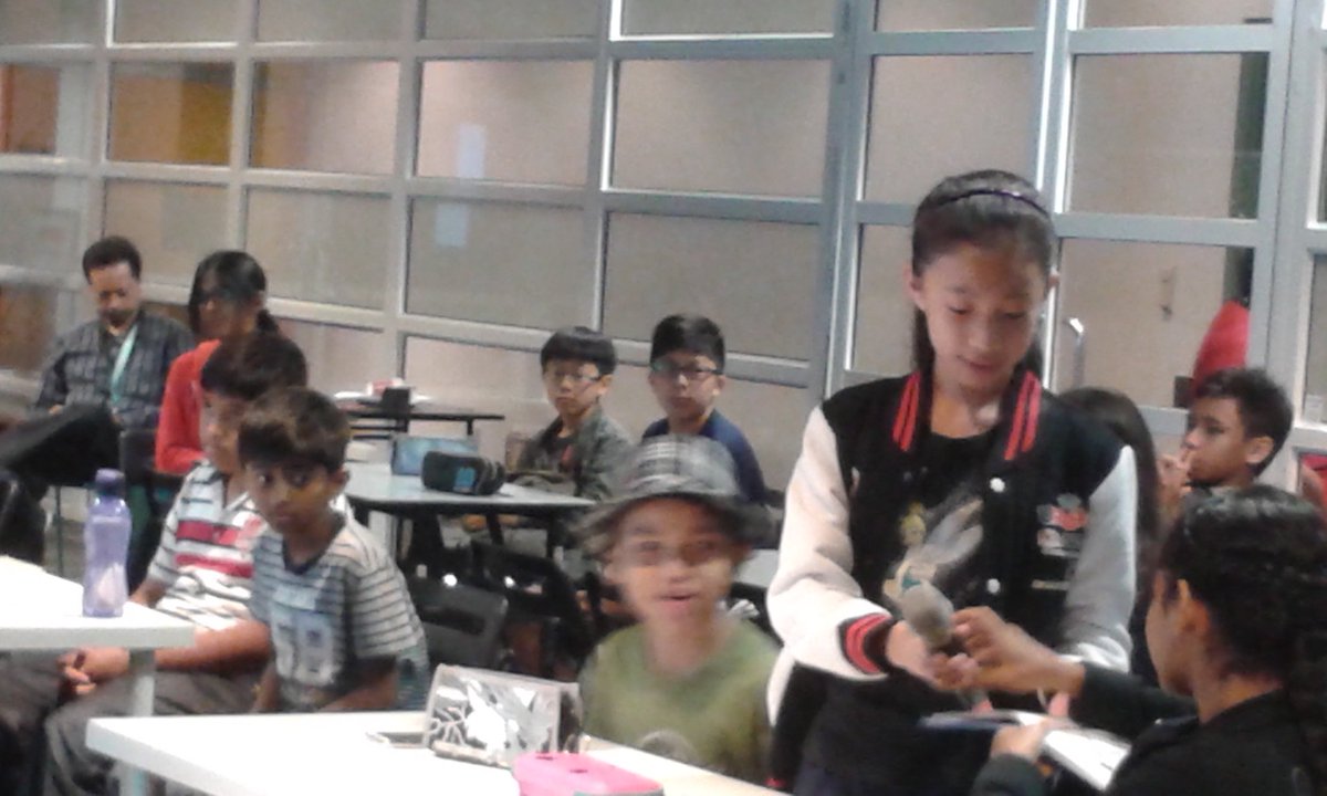 URekaMY's tweet photo. The 2nd to last class for @inovasiMY  #SML2015 @petrosains. Class is in session with a reading https://t.co/LNNe5tcQPa