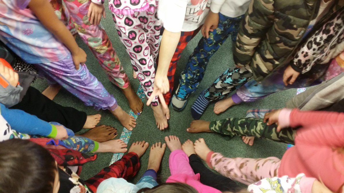ladyjcreates's tweet photo. Toes-ies out just like at home! Our pillows we made. Happy reading everyone! https://t.co/CgQ3U9JOaW