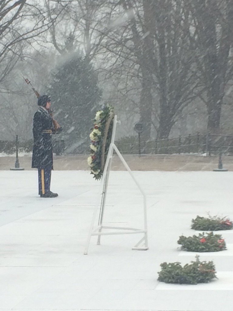 MeredithFrost's tweet image. A soldier continues to stand guard at the Tomb of the Unknown Soldier despite #blizzard2016 (photo: @USArmy)
