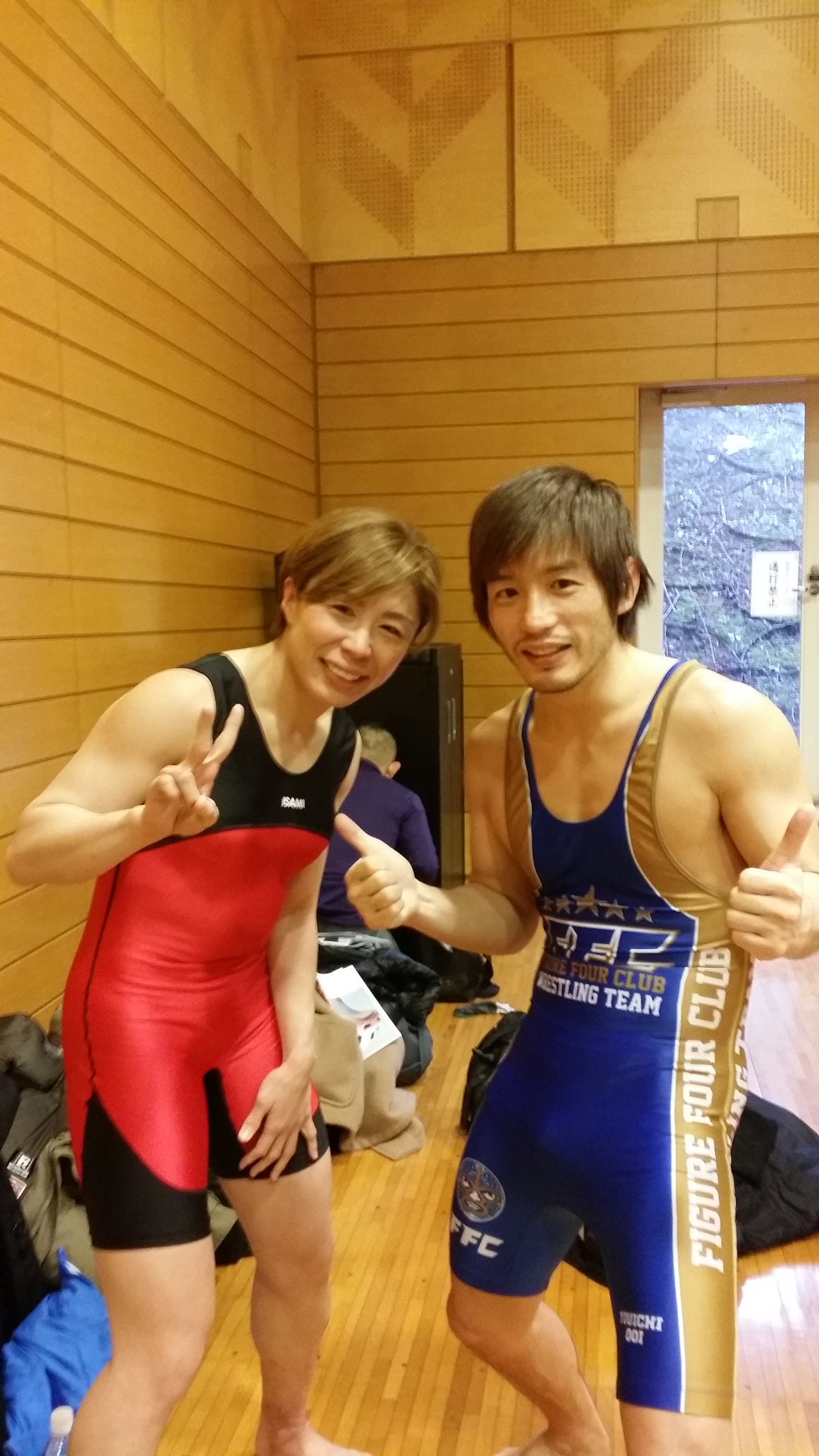 藤野恵実 Emi Fujino 大井さんの呟き見て 勢いで決めた全日本マスターズレスリング はじめてのシングレットは羞恥しかない ちなみに私ちゃんとレスリングしたことなかった ルールも不安 完全アウェイの会場で大井さん エネルギー森さん 星野さんの