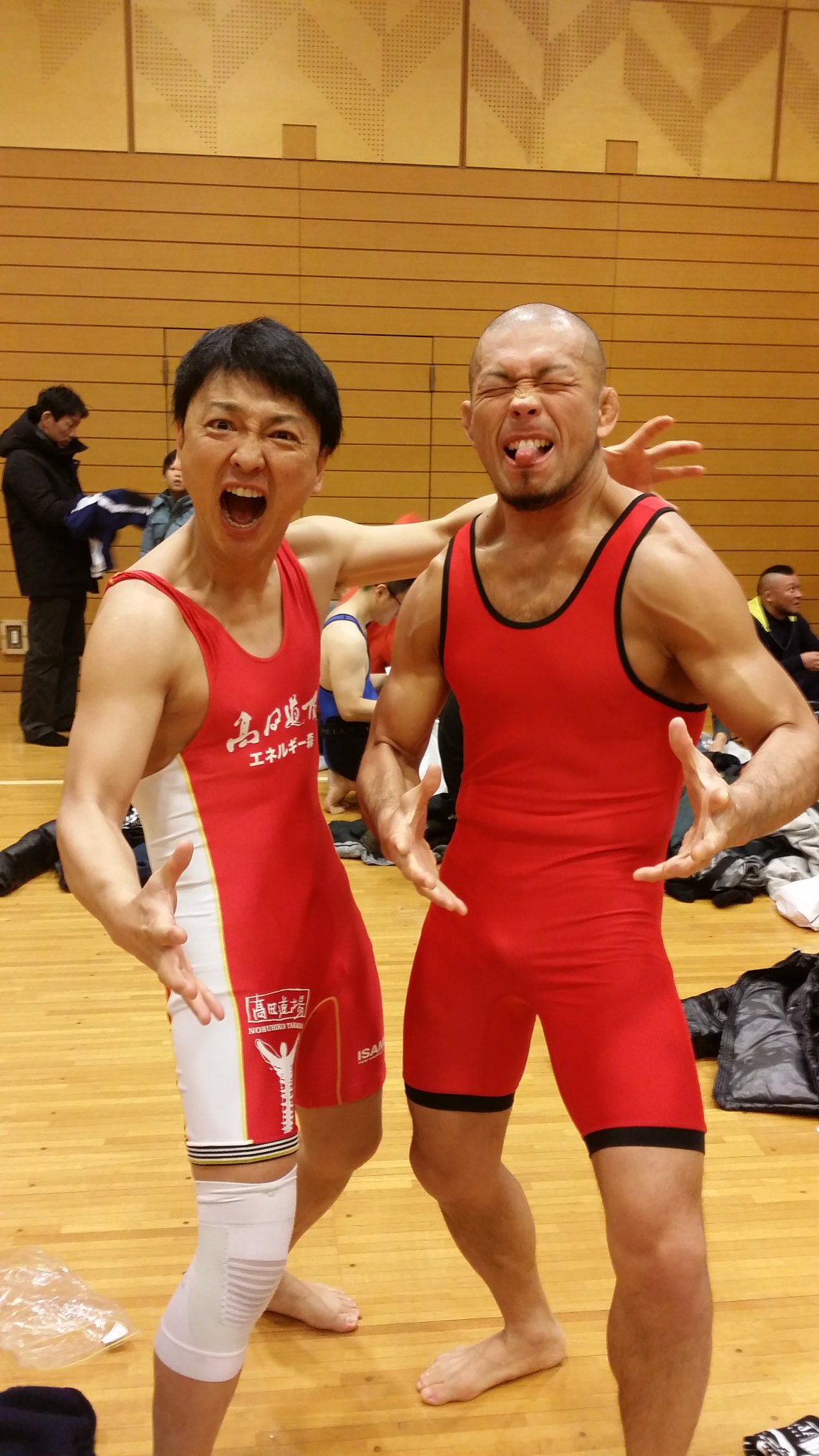 藤野恵実 Emi Fujino 大井さんの呟き見て 勢いで決めた全日本マスターズレスリング はじめてのシングレットは羞恥しかない ちなみに私ちゃんとレスリングしたことなかった ルールも不安 完全アウェイの会場で大井さん エネルギー森さん 星野さんの