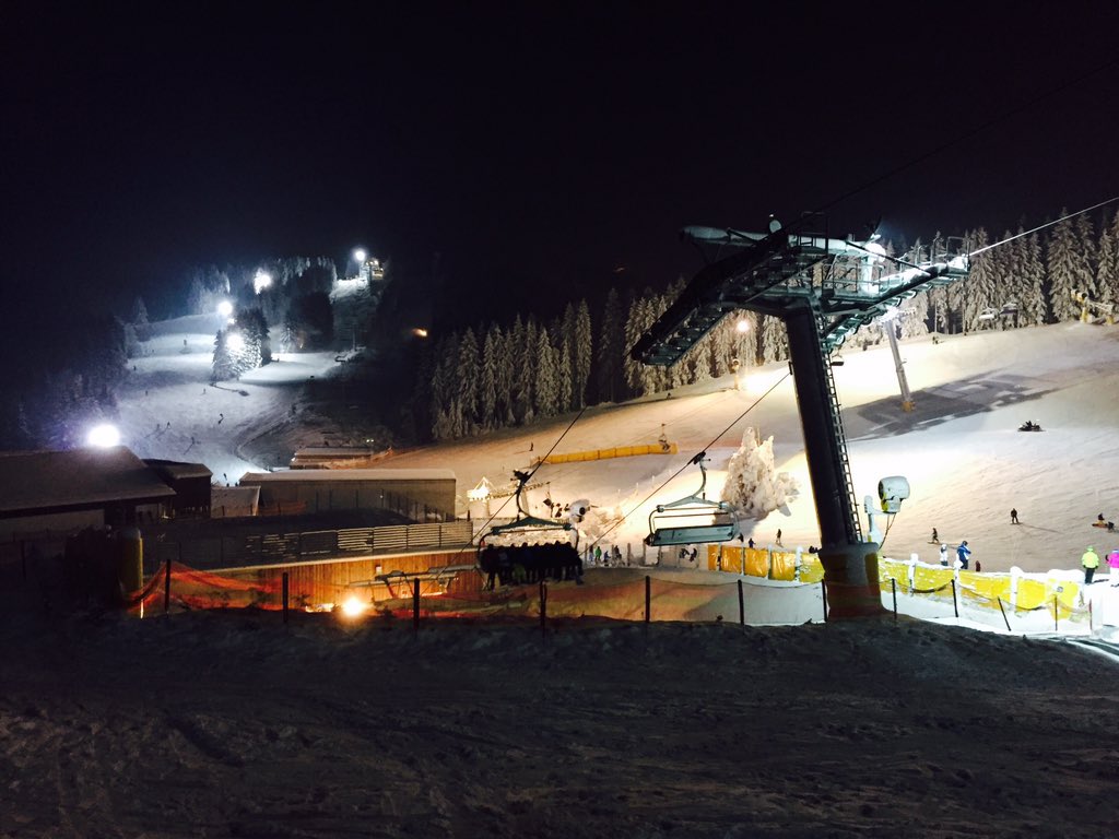 De hele dag skiën bij #landal #winterberg. Vanavond tot 22uur geopend! <a href="/landalnl/">Landal</a>
