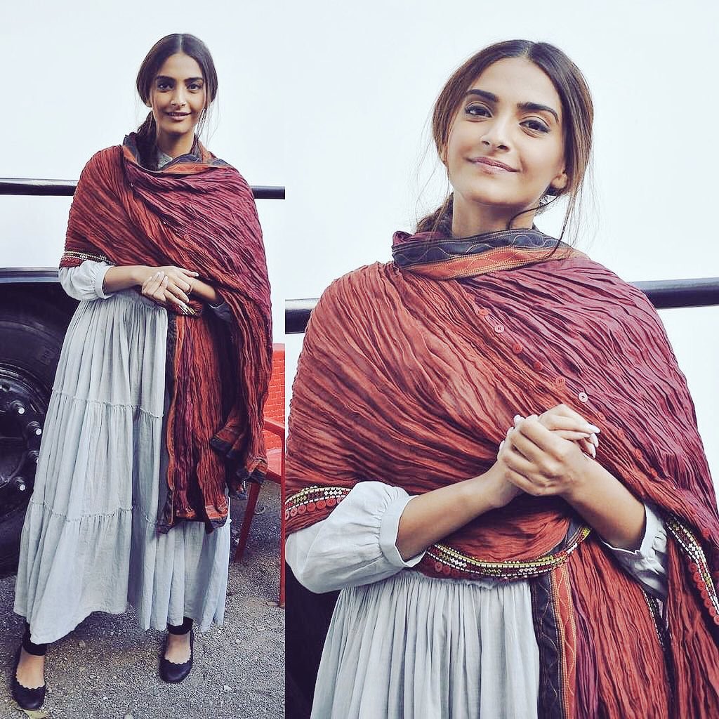 imvStark's tweet photo. Simple and beautiful @sonamakapoor ππ #NeerjaPromotions https://t.co/B73kVjwsOF