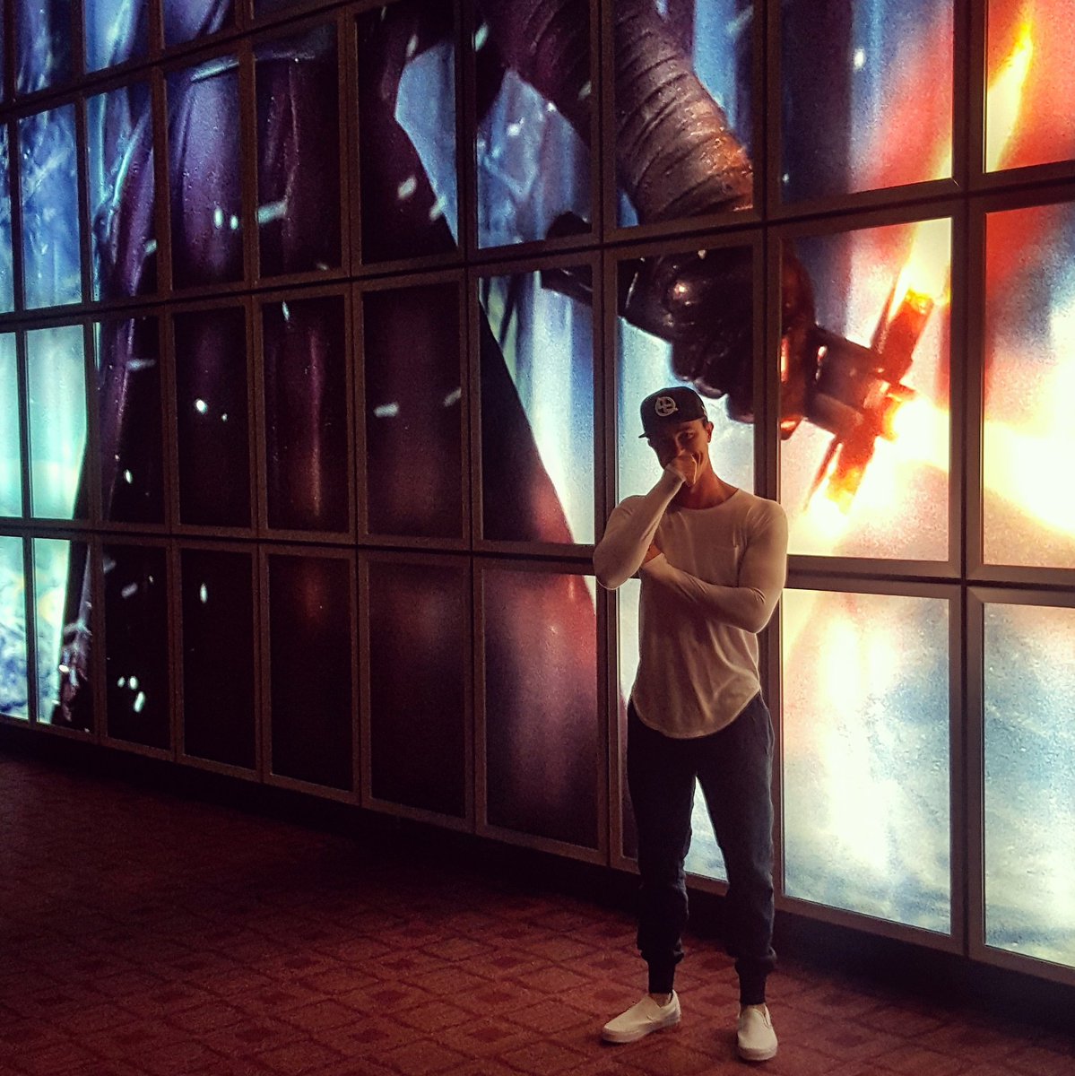 the_ryan_kelley's tweet photo. I left my lightsaber at home #shucks https://t.co/GYIzLf9k2a