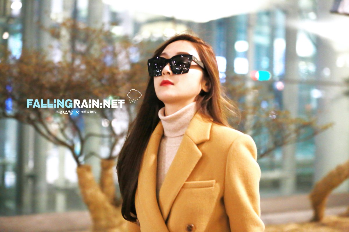 [PICS] Jessica Airport  CZYN4u8UkAA1Flh