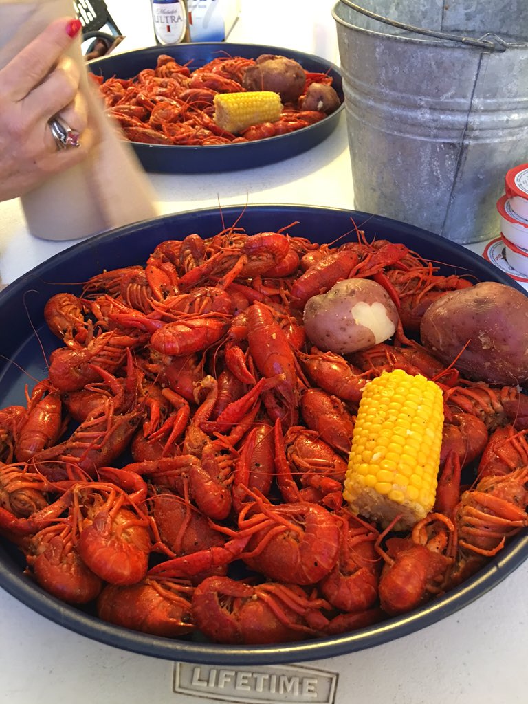 Vdurham06's tweet photo. Did I mention this happen #itslikecrack #addiction #mudbugs #pinchthetail #suckthehead @greggdurham https://t.co/whZNhztsVm