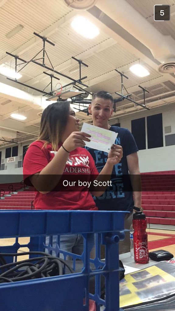 autumn__bottom's tweet photo. Candid w the homie @ScottBackovich #muchmotivation #scottmademeacatalyst ❤️🤘🏼 https://t.co/BwG2H6ptip