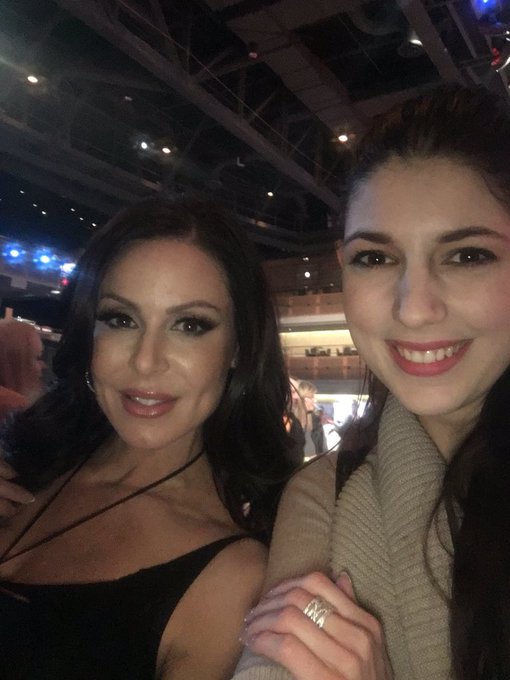Finally glad I got to meet my boss @KendraLust she's so nice! https://t.co/9dfYKCbAZ6<a class="tags" href="/tag/kendralust">@kendralust</a><a href="/tag/newprofilepic"class="tags"><span>#newprofilepic</span></a>