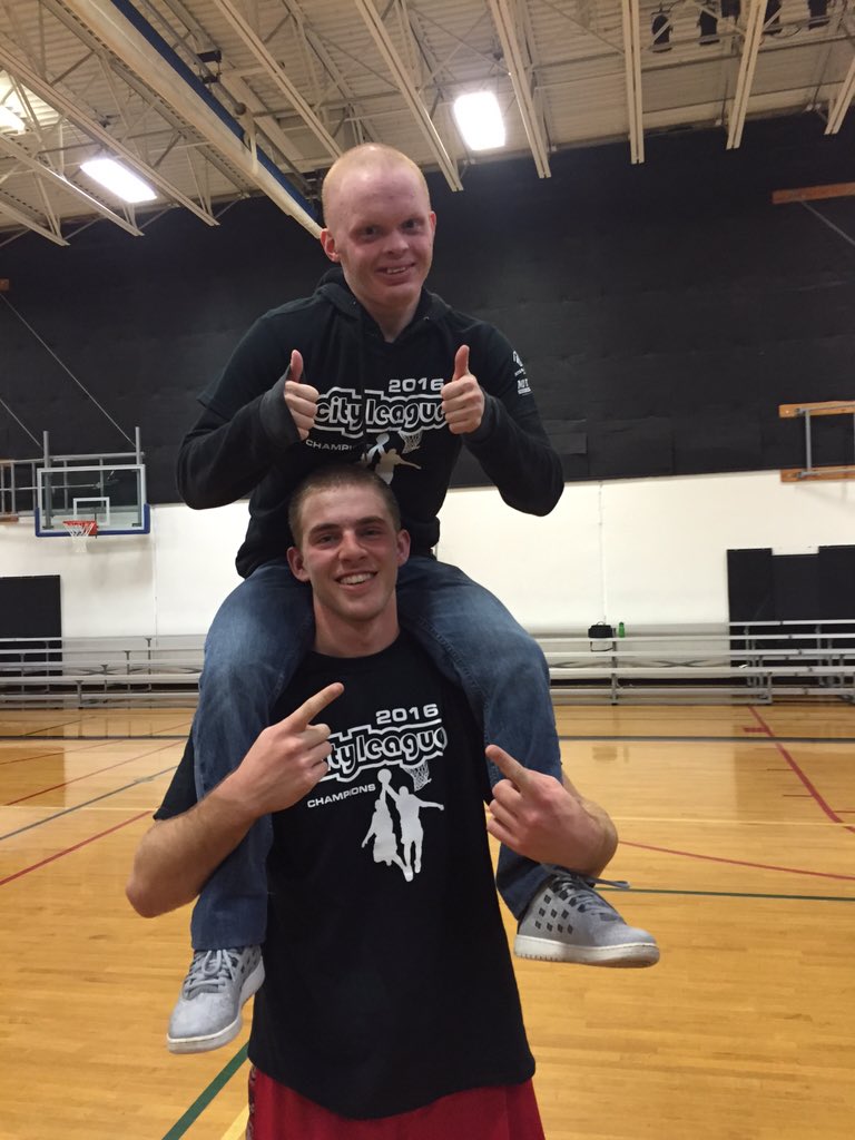 TeamBrown541's tweet photo. This, this is what a championship looks like. https://t.co/9e0tI2AZVb