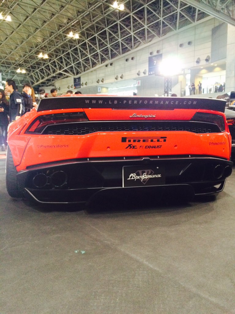 LBworks5's tweet photo. TOKYOAUTOSALON 2016のLBworksウラカンの様子です！
赤色最高でした！👍

#TOKYOAUTOSALON #オートサロン #libertywalk #LBworks #LBperformance https://t.co/7SPdfkQibP