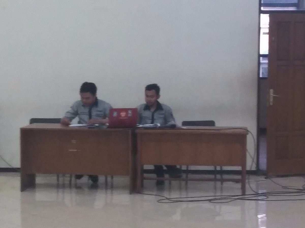 (Now) Penyampaian Laporan Akhir Kepengurusan dari Kementerian Kebijakan Publik BEM FIA UB 2015.