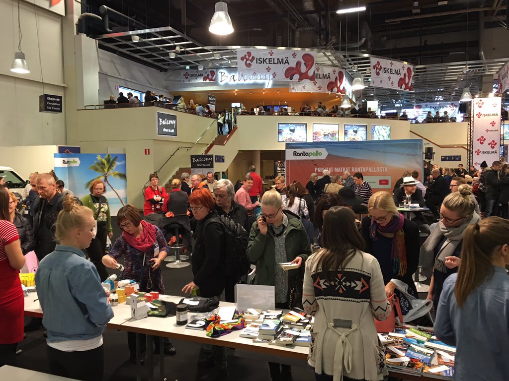 panulempiainen's tweet photo. Rutkasti matkaoppaita, matkailutavaraa ja vähän muutakin – Travel Bloggers Give Back -kirppis. #matka16 #matkamessut https://t.co/wd9cJkq0rD