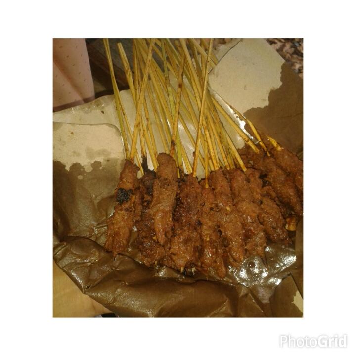 Akhirnya kebayar juga ngidamnya sate rembiga khas Lombok :g #kulinerLombok