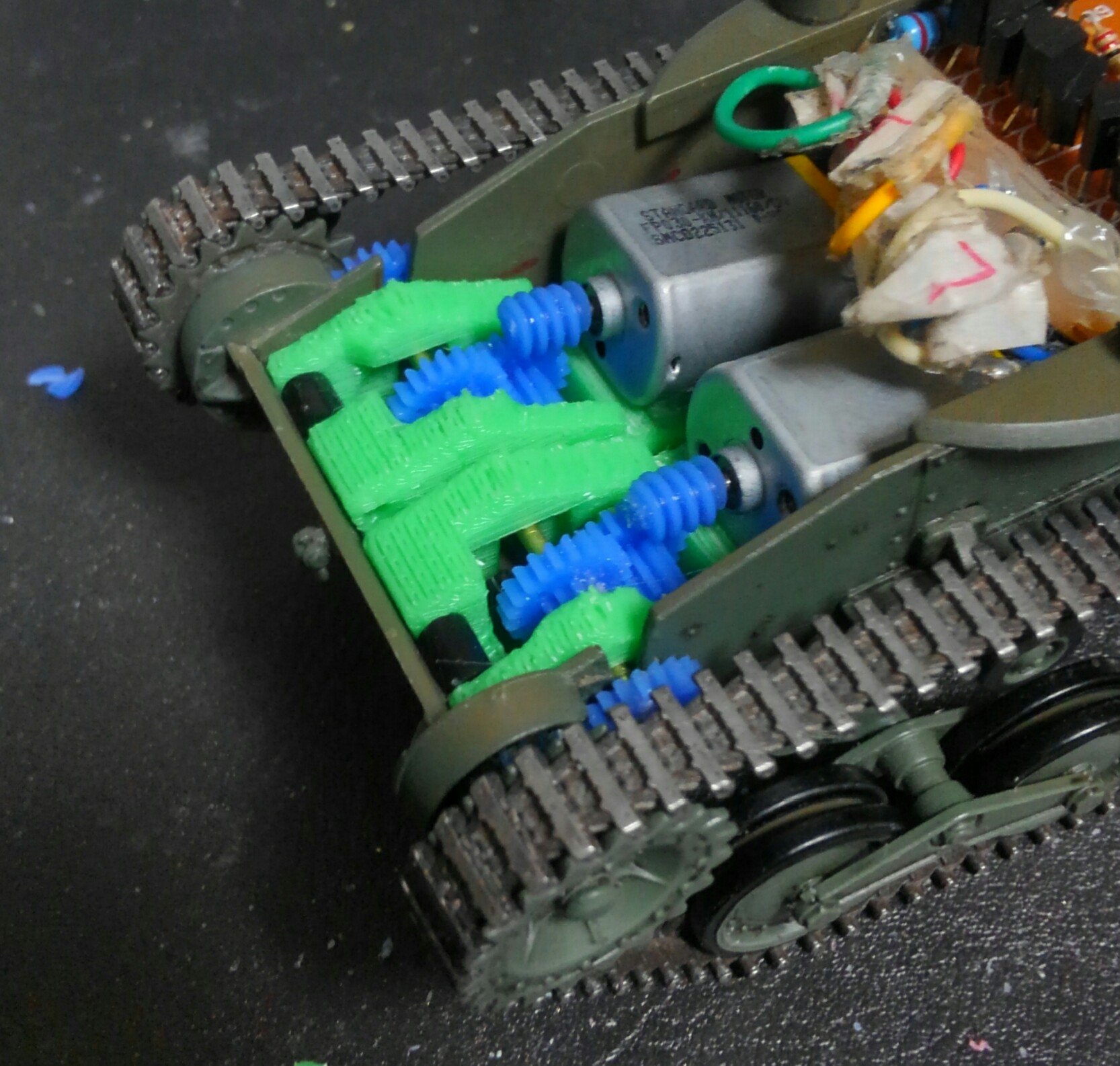 石膏粉末p Sekkou P ギアボックス完成しました 戦車模型のモーターライズに必要なギアボックスを 3dプリンタ で自作 需要があるのやら無いのやらｗ 模型戦車道 T Co Yyp02epvzn Twitter