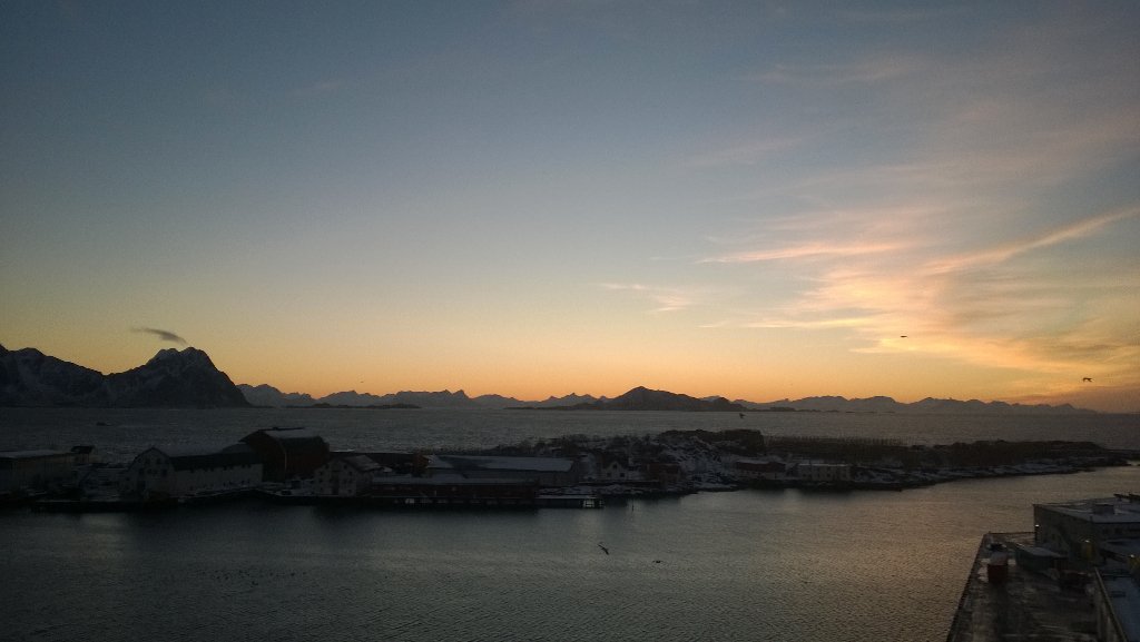 Morgon i Lofoten med unga arktiska forskare #Arcticfrontiers Emerging Leaders Programme, utsikt fr mötesrummet.