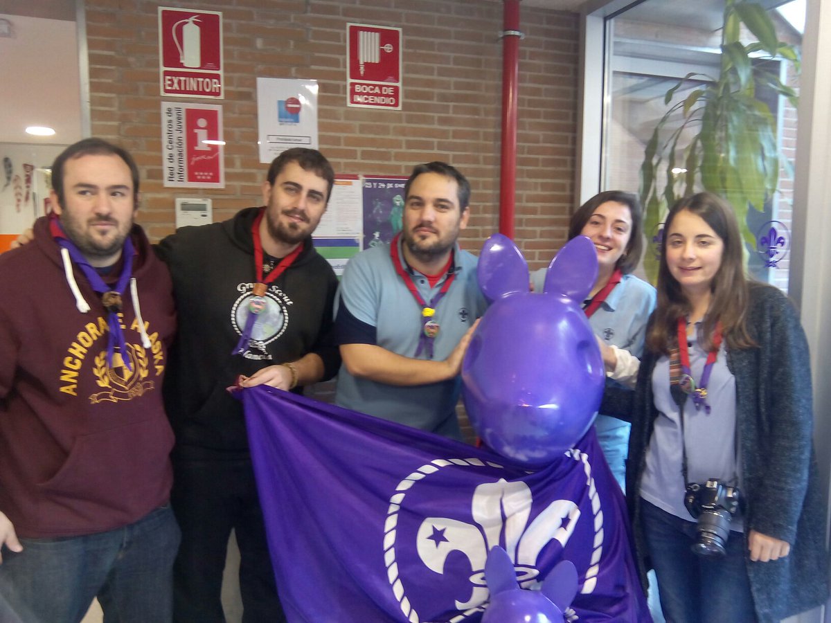 scouts_edm's tweet photo. Foto con la mascota de la #indabaEdM16 el canguro también se une al equipo de los #superscouter!!! https://t.co/vl0G4ew1vP