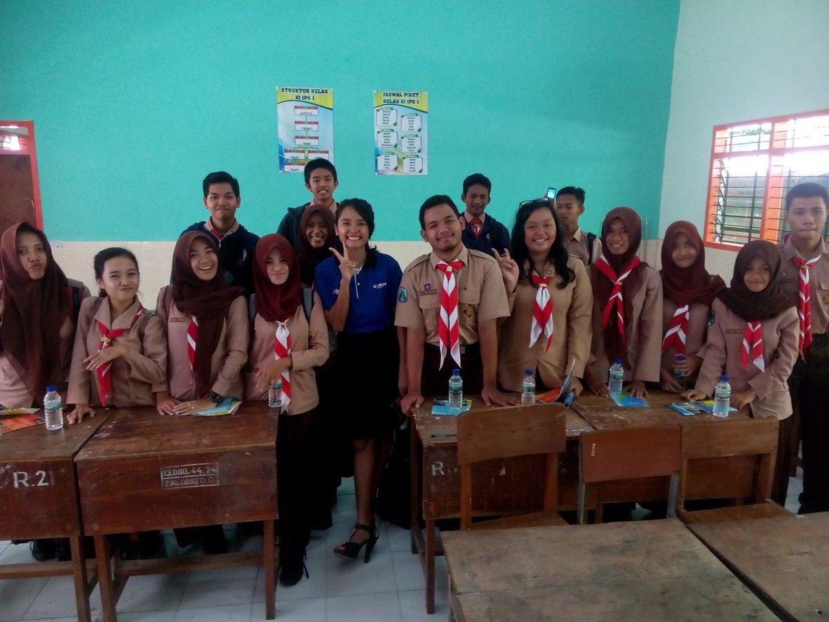 unmermlg's tweet photo. Sharing ttg kehidupan kampus, Duta @akuntansi_d3 @febunmer,Triska, bersama siswa @sman4kediri yg HEBOHHH.. https://t.co/hlqqdLhZCh
