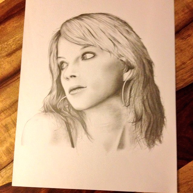 pencil_roll's tweet image. GalleryOfArt1: RT smolander_anna: #TooCreative artist &amp;amp; designer Ricky's FaberCastell #pencil #drawing of a #model…
