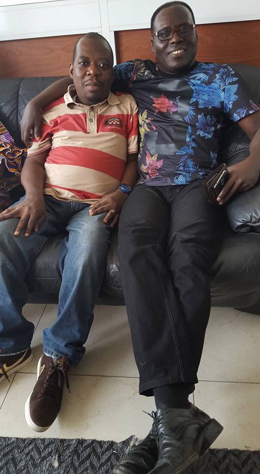 martinmimb's tweet photo. Un midi...un samedi. ..une légende vous rend visite. ..Monsieur Aladji Touré...sacré samedi ! @ChezKoppo https://t.co/hXWh6lOfsC