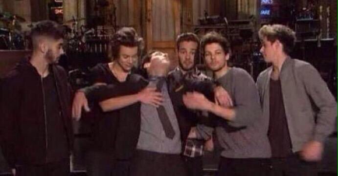 harry4lesbians's tweet photo. probably all the fandom rn  #WelcomeBabyTomlinson https://t.co/I2Qs9AfUM0