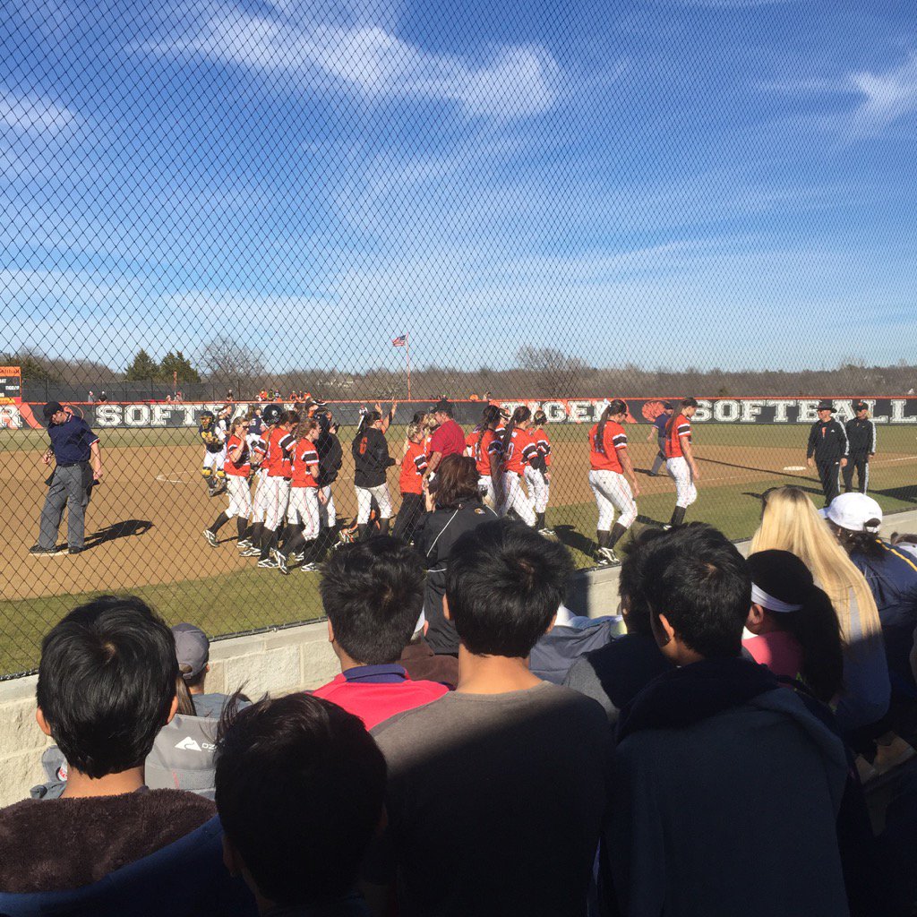 ECUTigersSpirit's tweet photo. Awesome home run!!!! Let's go Tigers!
#HearOurRoar https://t.co/v7z1K0FOqY