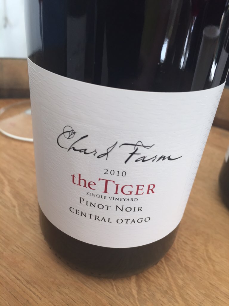 JuneRodil's tweet photo. The Pinots from #chardfarm are extremely special. Hope to find these in TX some day soon! @nzwineusa https://t.co/vysNrEIaAo