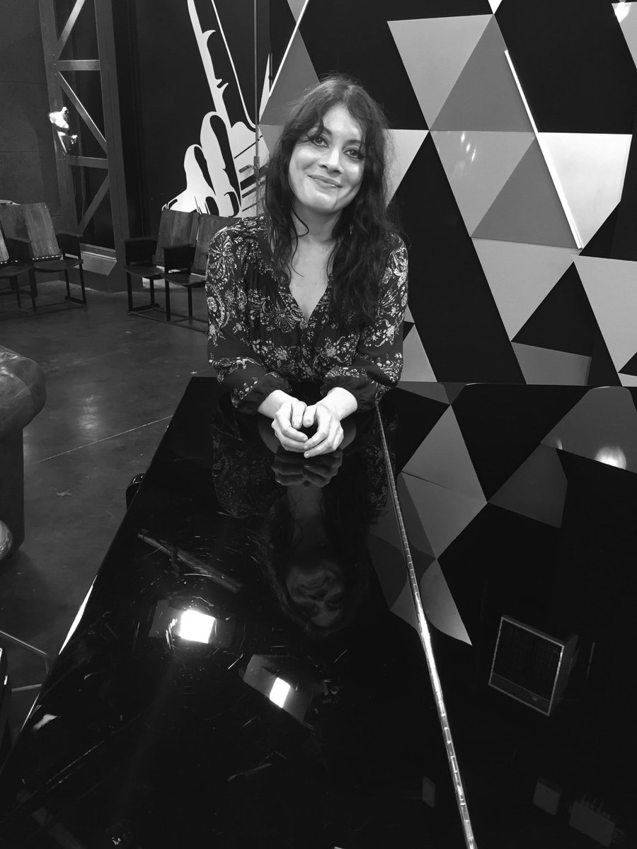 nikosaliagas's tweet image. Mood va-t-elle charmer les coachs avec sa voix venue d’ailleurs ? #thevoice