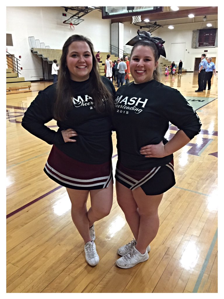 MASH_Cheer's tweet image. Congrats to our two varsity captains @MaddySnyder2 &amp;amp; @Squid_Wilson as they get ready for their Senior Rec game!🐾🎀